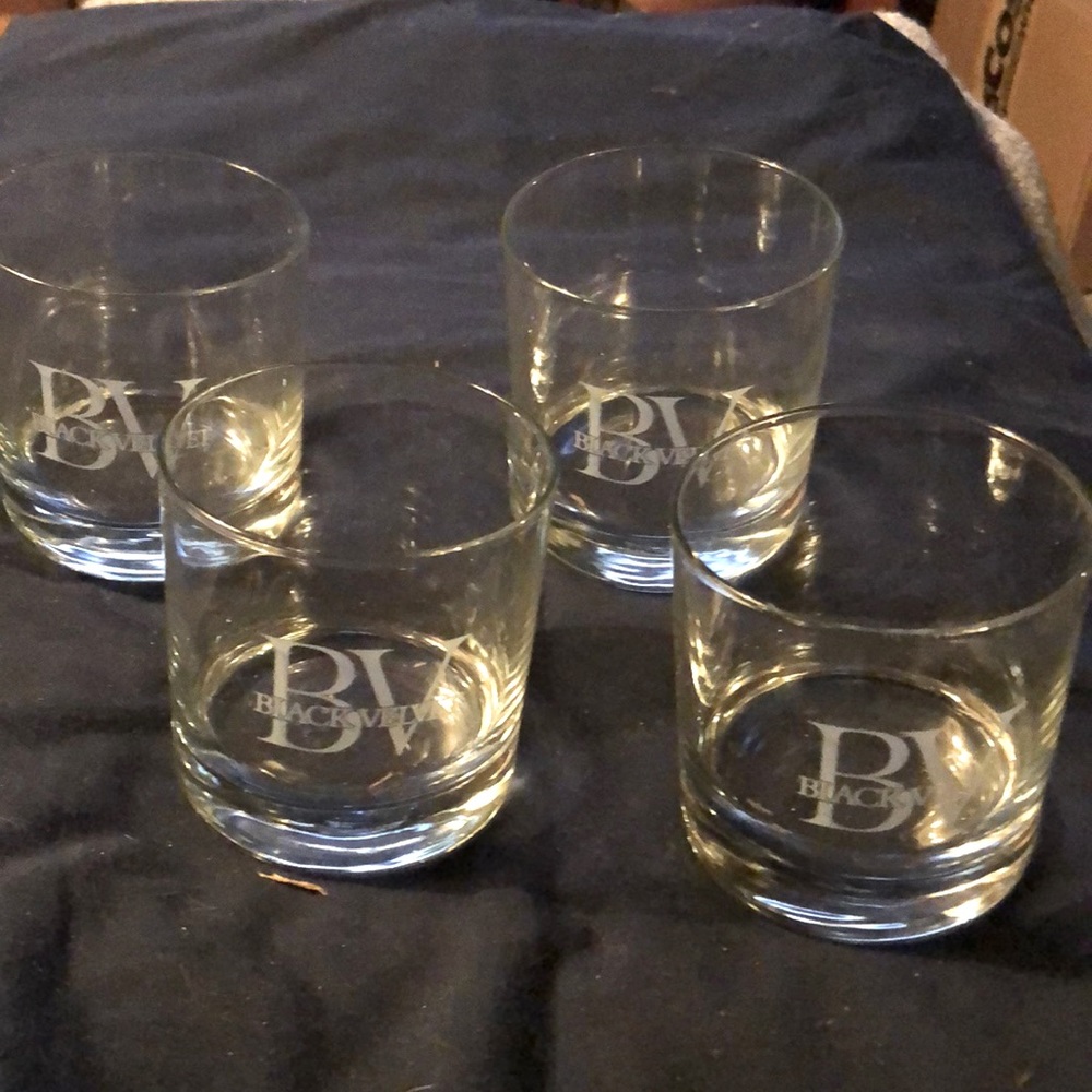 BLACK VELVET CANADIAN WHISKY Glass